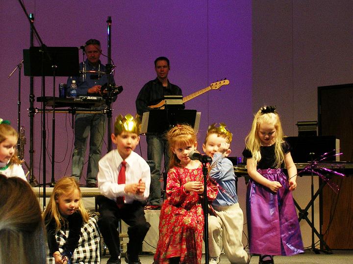 Keely Singing 3.JPG